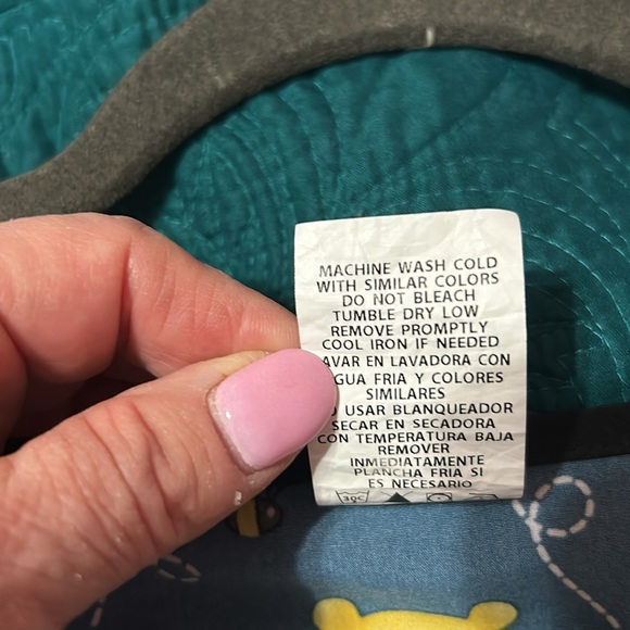 Women’s scrub top by Disney two XL - Picture 4 of 4